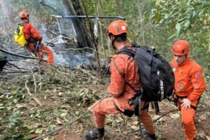 Teen Girl, Mom, Grandma and Pilot Die in Tourist Helicopter Crash: ‘All Burned Beyond Recognition’ Teen Girl, Mom, Grandma and Pilot Die in Tourist Helicopter Crash: ‘All Burned Beyond Recognition’