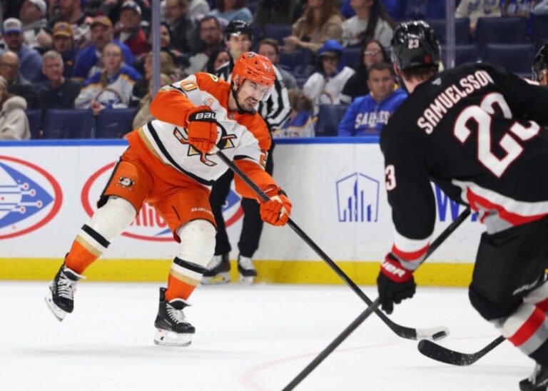 Chris Kreider Signs with the Montreal Canadiens