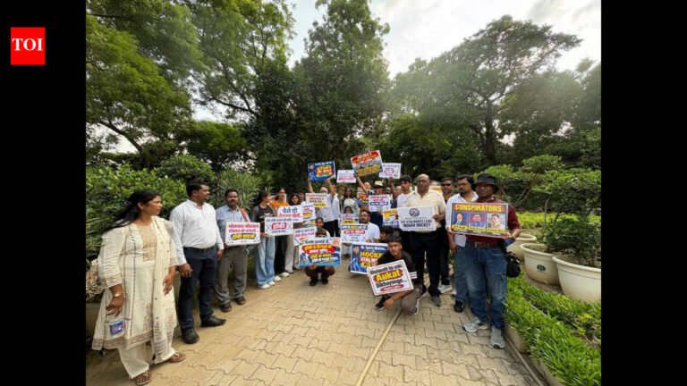 Ex-India captain Asunta Lakra leads protest against Hockey India officials | Hockey News