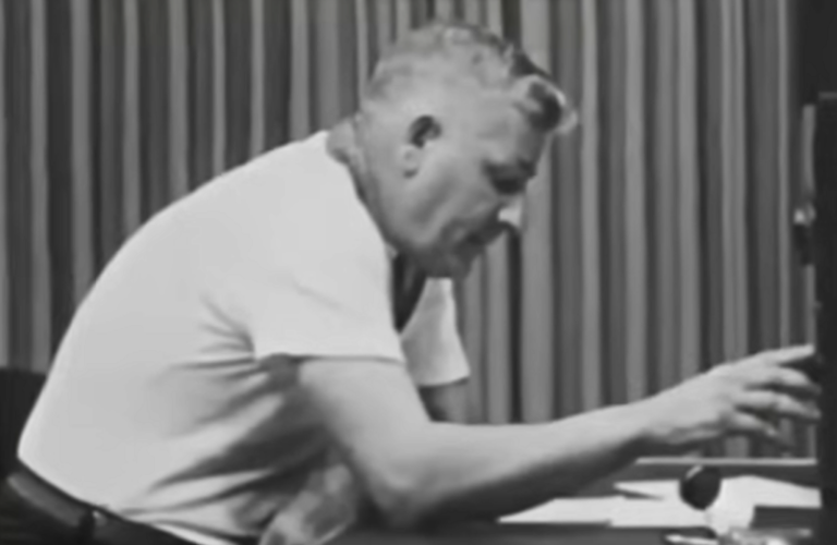 Watch Footage from the Psychology Experiment That Shocked the World: Milgram’s Obedience Study (1961) Watch Footage from the Psychology Experiment That Shocked the World: Milgram’s Obedience Study (1961)
