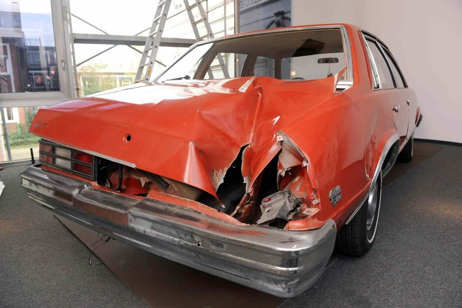 34 Years Ago, Teen’s Car Got Smashed by Something Hot to the Touch That Smelled Like Sulfur. It Turned Out Meteorite Was to Blame 34 Years Ago, Teen’s Car Got Smashed by Something Hot to the Touch That Smelled Like Sulfur. It Turned Out Meteorite Was to Blame