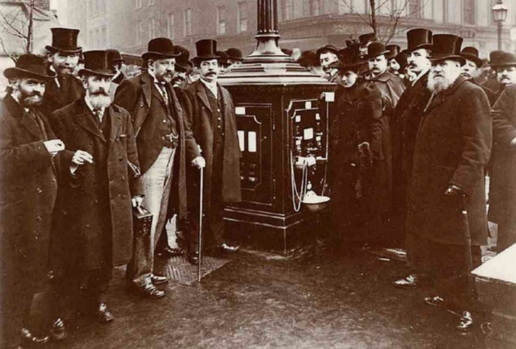 In 1897, London’s Lampposts Dispensed Hot Coffee, Tea, and “Fluid Beef” In 1897, London’s Lampposts Dispensed Hot Coffee, Tea, and “Fluid Beef”