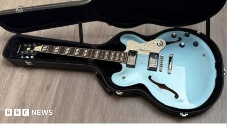 Noel Gallagher guitar sells for £12,000 at Oasis auction