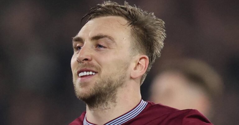 Report, result, goals as Man City goalkeeper Charles saves added-time Bowen penalty in sensational double stop… after visitors profit from ‘terrible’ decision in EFL Championship Report, result, goals as Man City goalkeeper Charles saves added-time Bowen penalty in sensational double stop… after visitors profit from ‘terrible’ decision in EFL Championship
