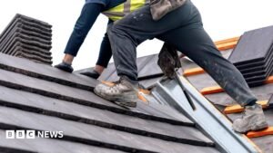 Roofing scammers con homeowners out of thousands of pounds Roofing scammers con homeowners out of thousands of pounds