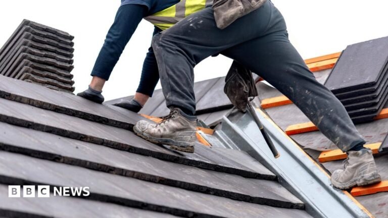 Roofing scammers con homeowners out of thousands of pounds Roofing scammers con homeowners out of thousands of pounds