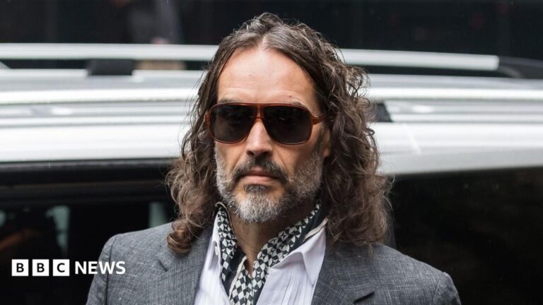 Russell Brand asked assistant for female fan phone numbers, court hears